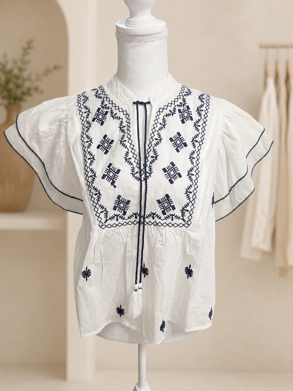 Calligraphie Embroidered White Flutter-Sleeve Peasant Top NWT - Picture 2 of 6